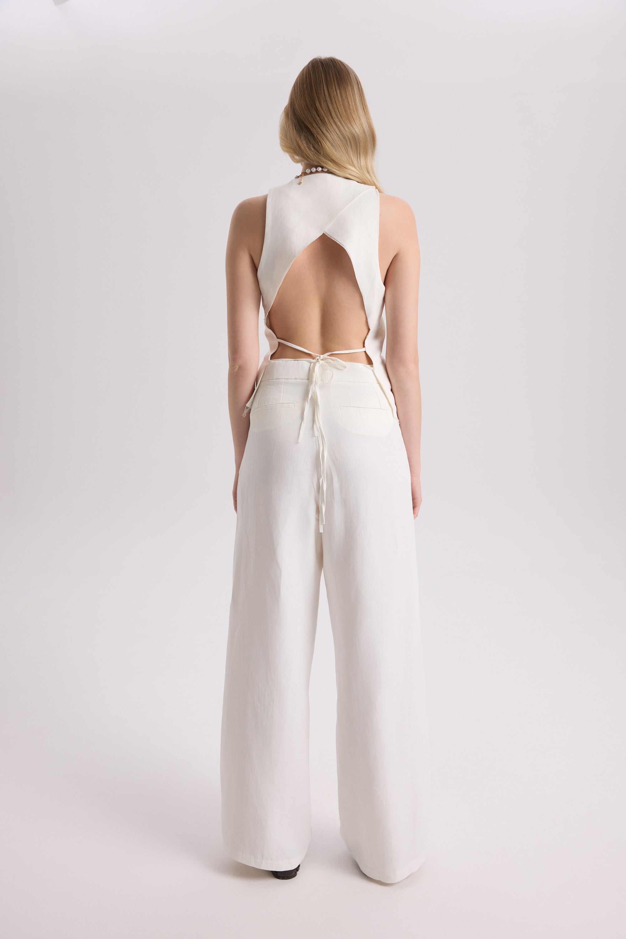 Marais Open-Back Linen Set