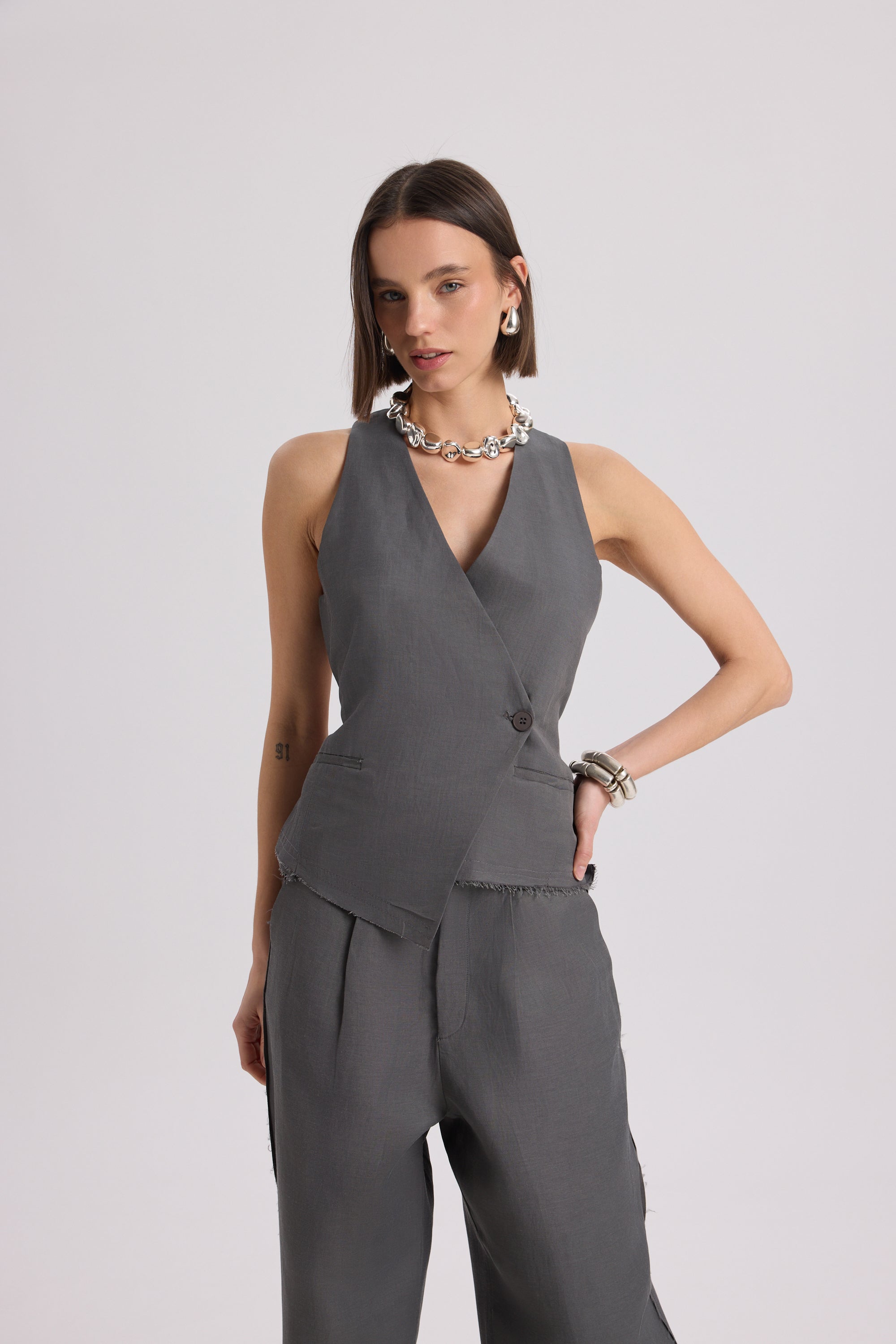 Marais Open-Back Linen Set