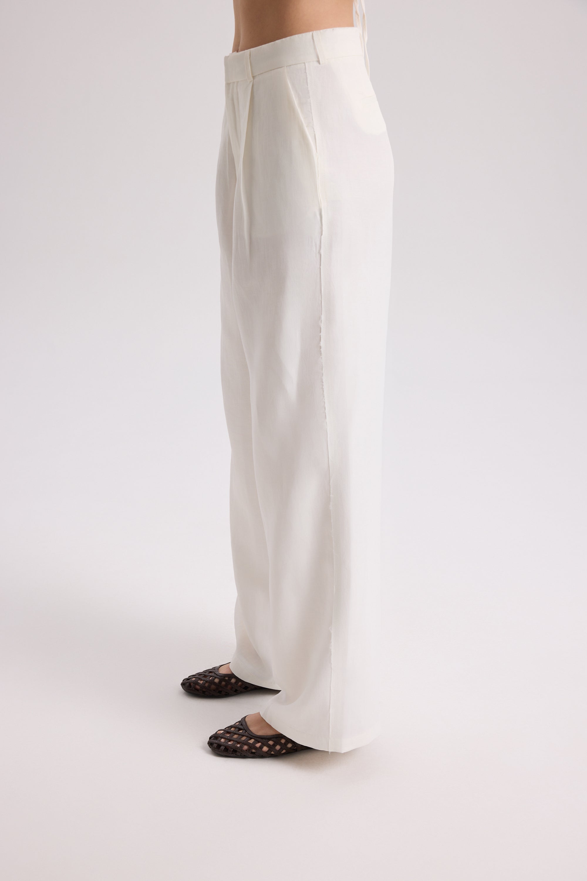 Marais Open-Back Linen Set