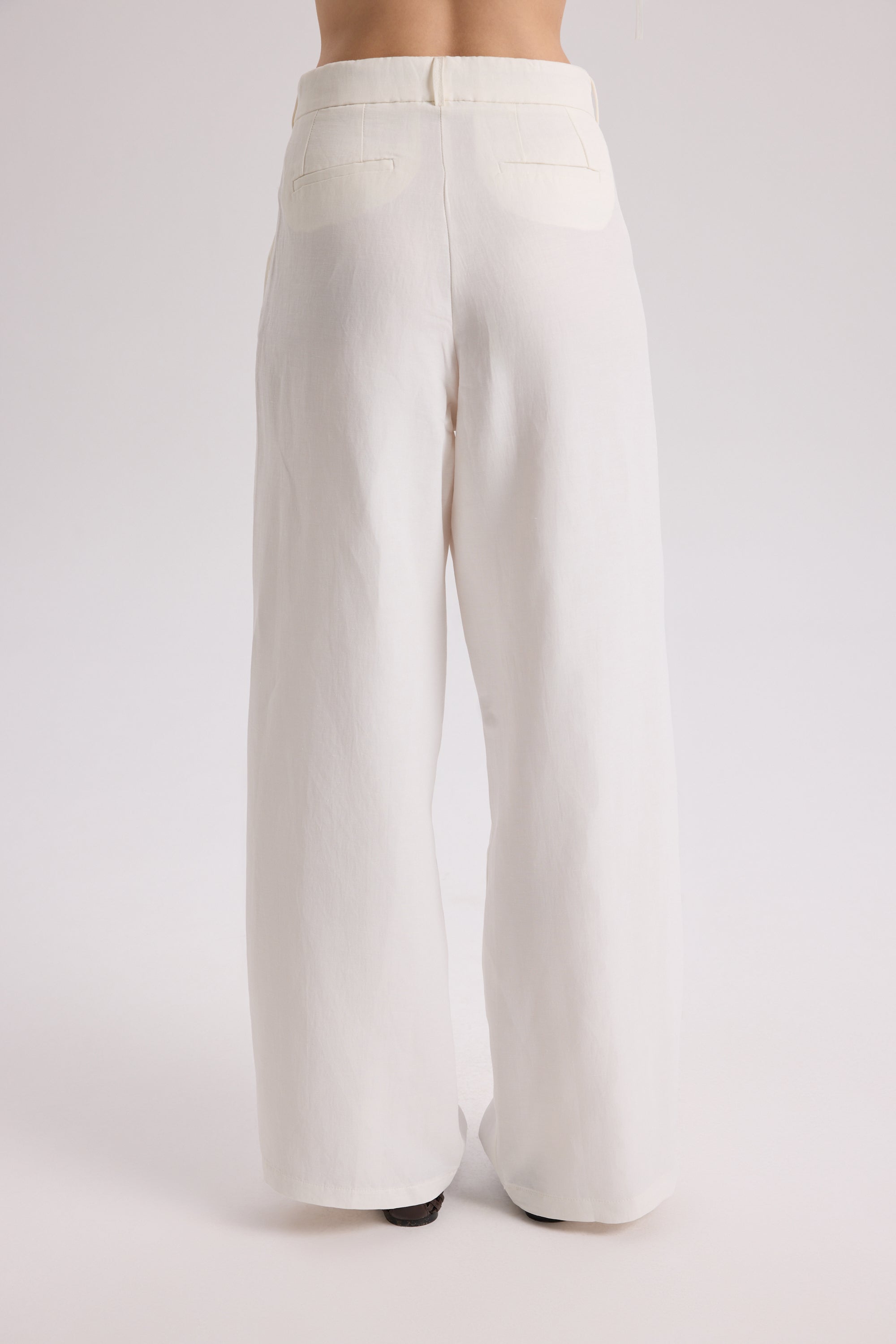 Marais Open-Back Linen Set