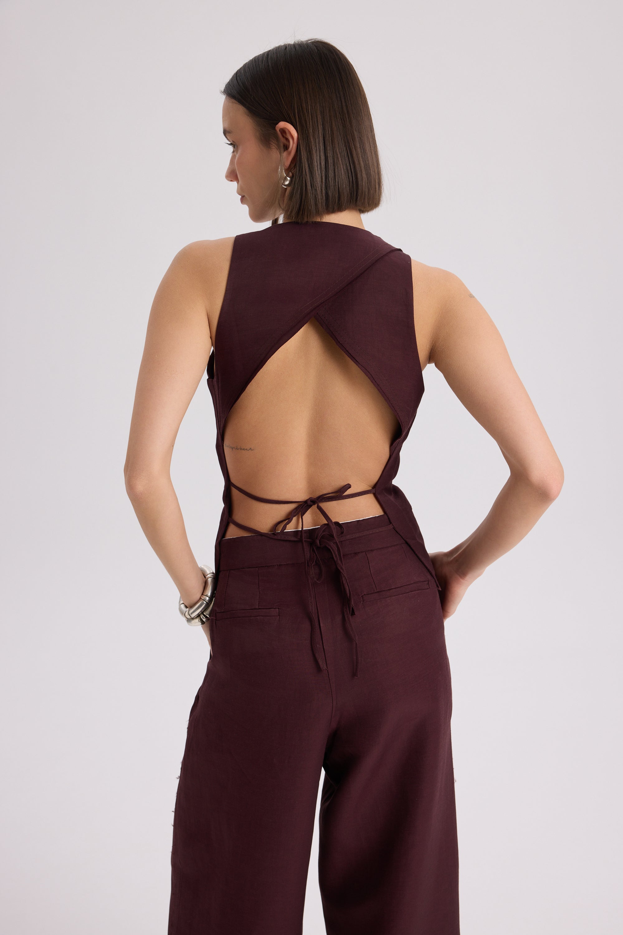 Marais Open-Back Linen Set